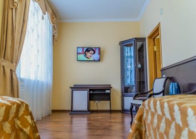 Двухместный улучшенный номер в санатории им.И.М.Сеченова в городе Ессентуки - фотография