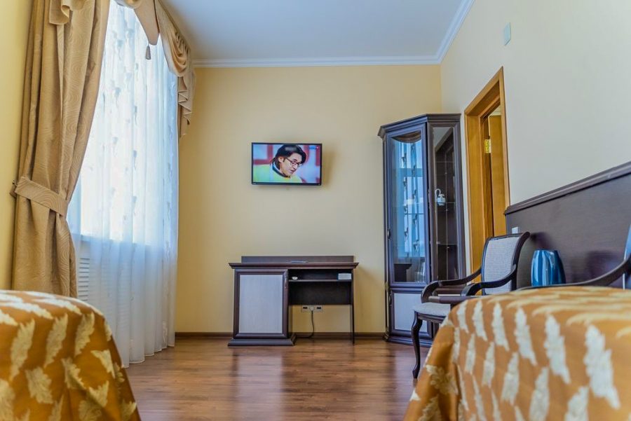 Двухместный улучшенный номер в санатории им.И.М.Сеченова в городе Ессентуки - фотография