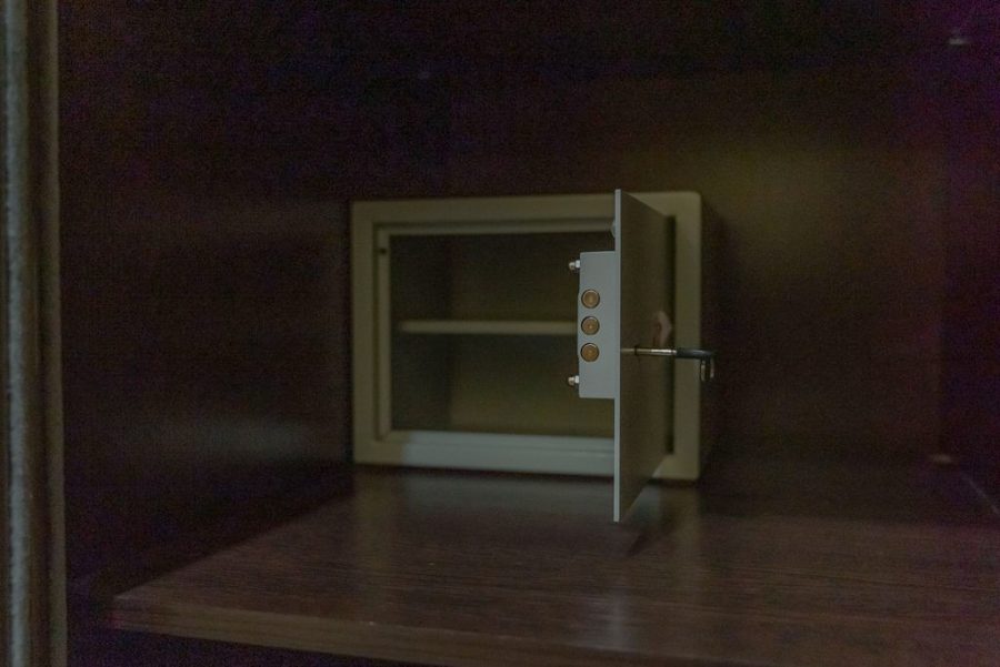 Сейф в номере в санатории им.И.М.Сеченова в городе Ессентуки - фотография