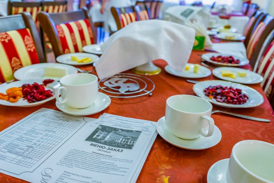 Обеденный зал в санатории им.И.М.Сеченова в городе Ессентуки - фотография