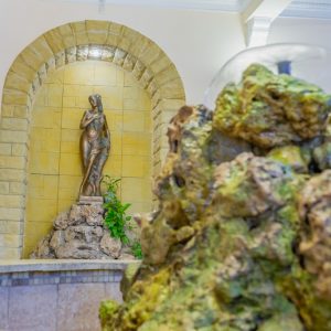 Статуя в санатории им.И.М.Сеченова в городе Ессентуки - фотография