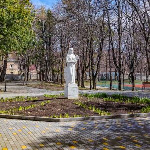 Статуя в санатории им.И.М.Сеченова в городе Ессентуки - фотография
