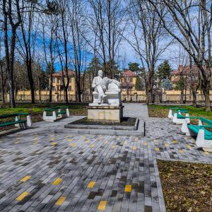 Памятник в санатории им.И.М.Сеченова в городе Ессентуки - фотография