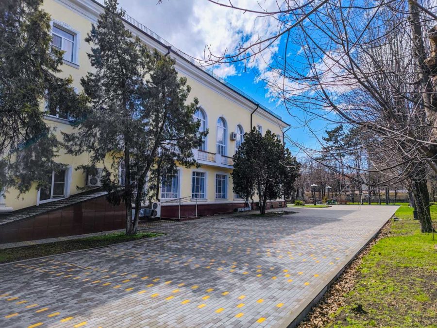Территория в санатории им.И.М.Сеченова в городе Ессентуки - фотография