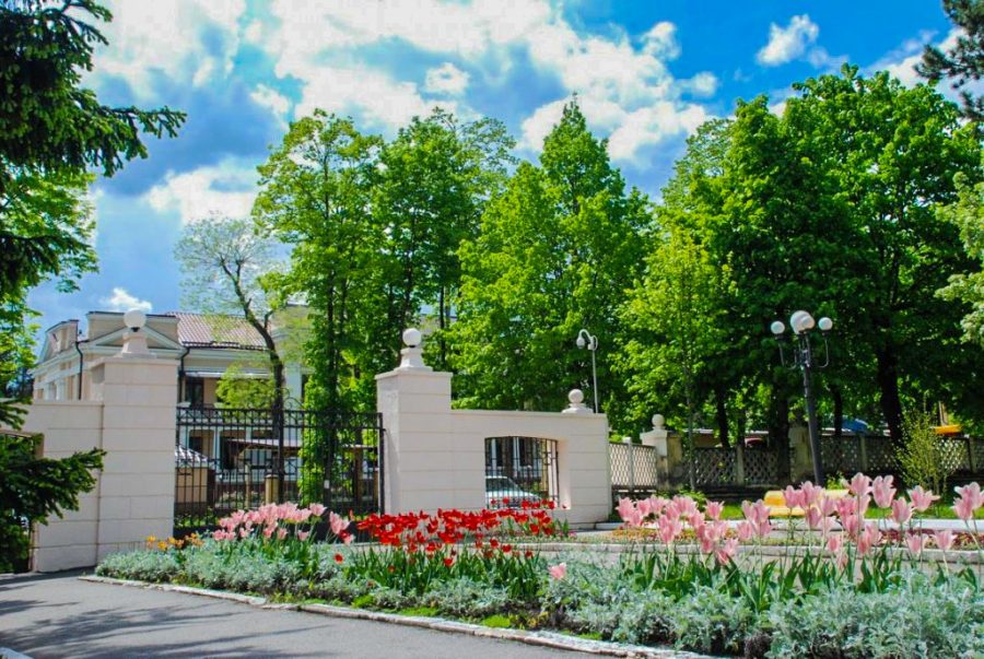 Территория в санатории им.И.М.Сеченова в городе Ессентуки - фотография
