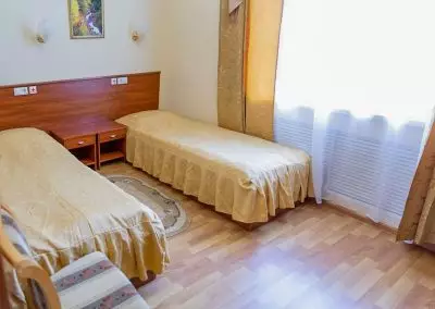 Двухместный номер стандарт в санатории им.И.М.Сеченова в городе Ессентуки - фотография